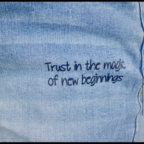 Distressed blue spice jeans - Picture 3 of 6